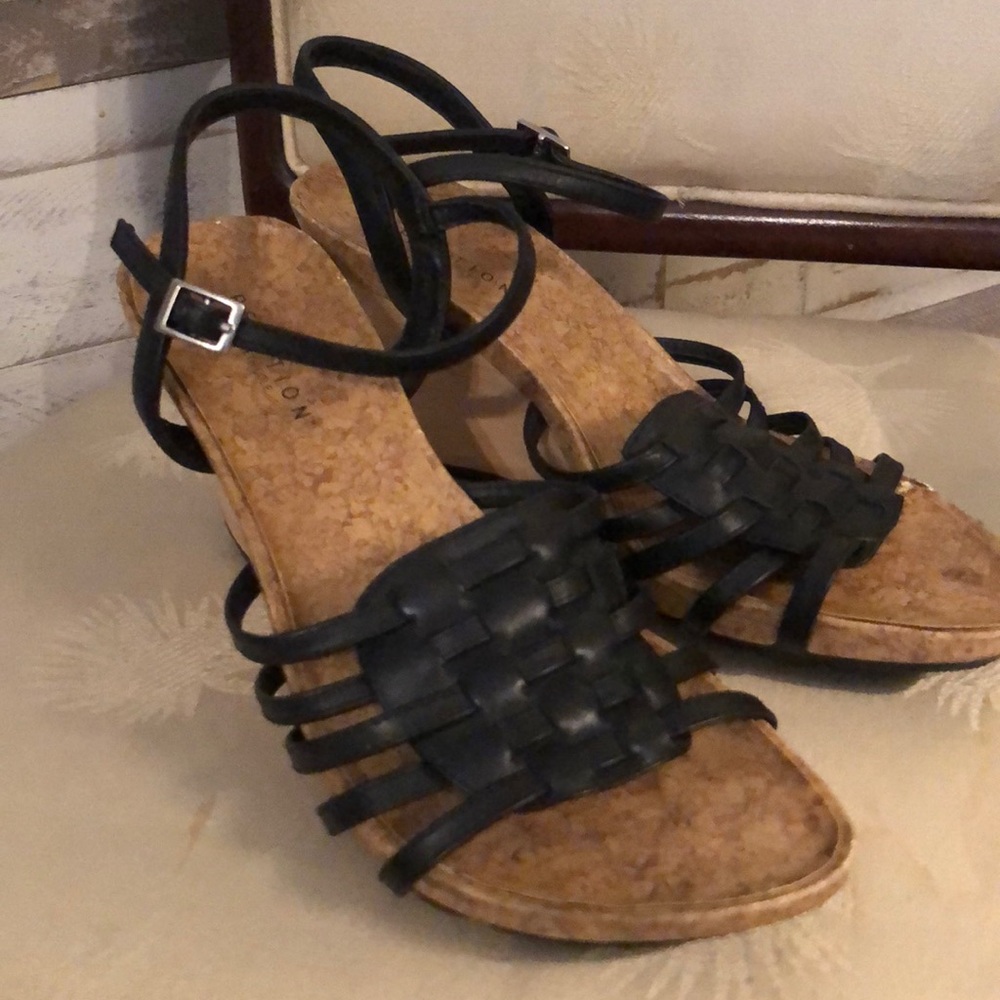 Kenneth Cole Reaction Black Strapy Wedge sandal.